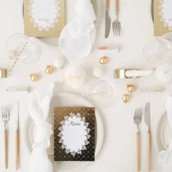 Décorations De Table*Draeger Paris Lot de 4 cartes menu en papier - Motifs Sapins - Finitions blanc et or à chaud - Spécial Réveillon